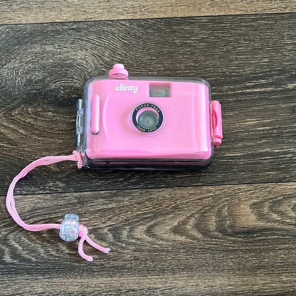 Ultra Compact 35mm Camera - Picture 1 of 3